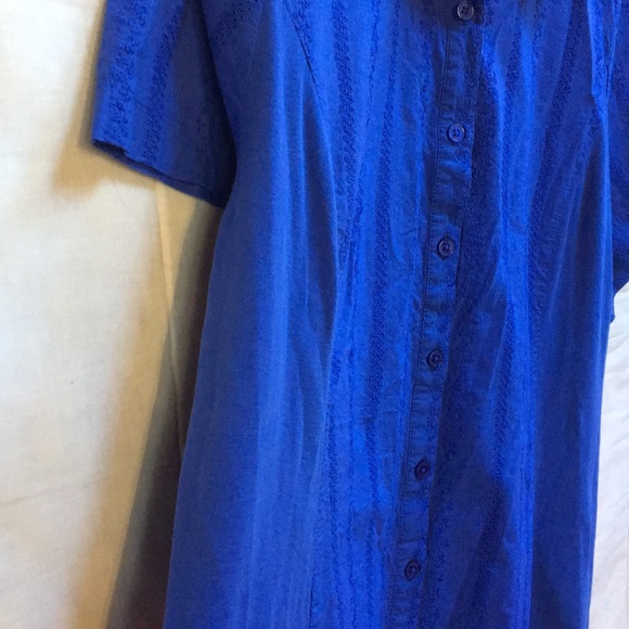 Avenue blue button top - Picture 4 of 6